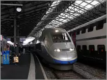 Des Rätsels Lösung zu den TGV Duplex Testfahrten in Lausanne: Seit Fahrplanwechsel verkehrt das Lyria Zugspaar 9773/9778 von Paris via Genève nach Lausanne, Hier wartet der TGV Lyria 9778 auf die baldige Abfahrt.
23. Feb. 2015