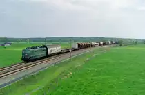 151 037 mit G�terzug Richtung Bremen am 16.05.1996 zwischen Maschen Rbf und Jesteburg