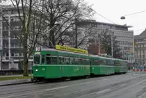 Be 4/4 473 zusammen mit dem B 1476 S und dem Be 4/4 475 auf der Linie 3, während den Umleitungen wegen der Basler Fasnacht, an der Haltestelle Aeschenplatz Richtung Bahnhof SBB. Die Aufnahme stammt vom 23.02.2015.