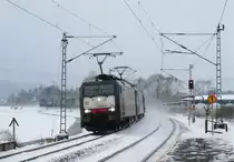 ES 64 F4-806 und 803 von MRCE ziehen am 01.Februar 2015 einen Kesselzug durch Gundelsdorf in Richtung Lichtenfels.