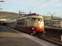 Eine der zwei Schönsten bei DB Fernverkehr ist neben 103 245-7 die 103 113-7 am 25.02.15 mit dem IC 2316 nach Mainz in Heidelberg Hbf 
