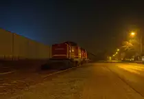 Langzeitbelichtung zweier Loks der Rennsteigbahn auf der Torgelower Ladestrasse mit einem Holzzug. - 27.10.2014