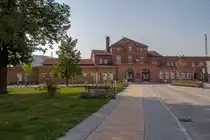 Empfangsgebäude des Bahnhofs Waren. - 17.09.2014