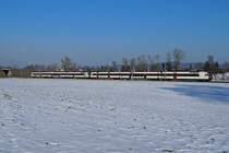 SBB: Doppeltraktion RBDe 560 Kolibri/Domino als S 23 bei Langenthal am 11. Februar 2015.
Foto: Walter Ruetsch