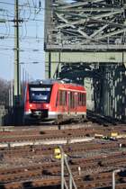KÖLN, 28.02.2015, 620 032 als RB 25 nach Köln Hansaring nach dem Überqueren der Hohenzollernbrücke, kurz vor der Einfahrt in Köln Hbf