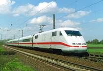 401 556 als ICE 789 (Hamburg-Altona–Mnchen Hbf) am 01.05.2006 in Ashausen