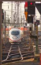. Hoffentlich kennt er den Weg - Der ICE 3 Westerland Tz 331 (BR 403) fhrt am 28.02.2015 als ICE 623 Dsseldorf - Kln - Frankfurt - Wrzburg - Mnchen in den Hauptbahnhof von Frankfurt am Main ein. (Jeanny)