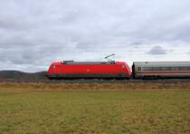 101 124-6 DB mit dem ICE 1008 bei Reundorf am 05.03.2015.