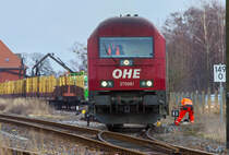 Siemens Herkules der OHE bei Rangierarbeiten auf dem Bf Torgelow. - 14.02.2014 - Vom BÜ Borkenstr. aufgenommen und zurecht geschnitten.