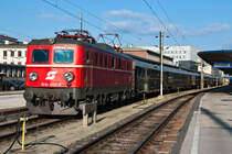 1010 003 steht mit einem Sonderzug zu dem BA Skimeisterschaften nach Bad Hofgastein in Wien Westbahnhof bereit. Die Aufnahme entstand am 06.03.2015.