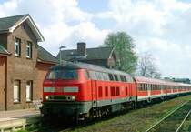 218 208 mit RE 14568 (Hamburg-Harburg–Cuxhaven) am 02.05.2006 in Cadenberge