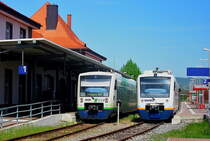 Am 28.04.2012 treffen sich die Regio-Shuttles 020 der Breisgau-S-Bahn und 504 der Kaiserstuhlbahn in Breisach