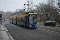 Niederflurstraßenbahn  1150  auf der Linie 12 zum Johannisplatz. Aufgenommen am 18.02.2015, Leipzig Goethestraße.
