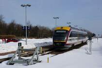 Desiro 642 329 der Städtebahn Sachsen als Wintersportsonderzug von Dresden Hbf. verweilt bis zur Rückfahrt am Endpunkt der Müglitztalbahn in Altenberg (Erzgebirge); 07.03.2015
