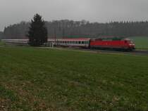 N�he Beimerstetten zieht am 05.04.2014 eine Lok der Baureihe 120 den IC 119, M�nster (Westfalen) - Innsbruck nach Ulm, wo eine bzw. zwei Loks der Baureihe 218 die Weiterfahrt nach Lindau �bernehmen werden.