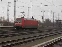 101 031 holte,am 02.März 2015,den Eurocity 379 nach Praha hl.n.von Gleis 8,aus der Abstellung,in Stralsund ab.