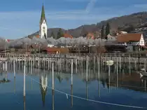 Auf der R�ckfahrt von einer Mehrtagesfahrt �ber den Gotthard an den Lago Maggiore passiert 012 066-7 mit dem Sonderzug am 08.03.2015 Sipplingen.