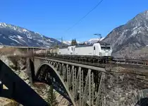 193 812 + 193 204 mit einem Knickkesselzug am 07.03.2015 bei Angertal.