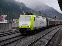 CAPTRAIN - Lok 185 550-1 mit Güterzug bei der einfahrt im Bahnhof Erstfeld am 27.02.2015
