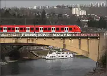 Unser neuer Wagen -

Um 10 Zähler ist unser neues Standard-Bahnfahrzeug gestiegen, von 420 auf 430. Der 420 war noch eine unverwüstliche Konstruktion aus den 1960iger Jahren, während dem neue wohl keine so lange Laufzeit bzw. Bauzeit vorherzusagen ist.

Zufallsbild an der Neckarbrücke in Bad Cannstatt.

07.03.2015 (Matthias)