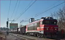 SŽ 363-034 zieht Güterzug durch Maribor-Tabor Richtung Norden. /20.2.2015