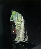 Ein Zug am Ende des Tunnels -

Tunnel unter dem Schloss Laufen am Rheinfall.

01.09.2010 (J)