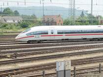 DB ICE 3 als ICE 506 Basel SBB - Dortmund Hbf bei der einfahrt in Basel Bad Bf am 15.06.2003