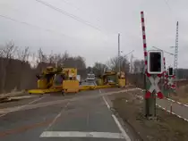 Portalkran,am 07.März 2015,am Bahnübergang Storchennest zwischen Bergen/Rügen und Lietzow.