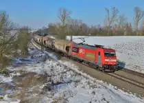 185 405 mit einem Getreidezug am 03.02.2015 bei Langenisarhofen.