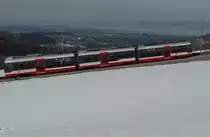 Auf einer Streckenlänge von knapp 10 Kilometern überwindet die Trogenerbahn zwischen den beiden Endstationen St. Gallen und Trogen eine Höhendifferenz von 330 m. Mit einer Steigung von bis zu 76 ‰ ist die Trogenerbahn die steilste schmalspurige Adhäsionsbahn der Schweiz. Am 07.03.2015 befindet sich ein Triebwagen vom Typ Be 4/8 als S21 4144 auf der Fahrt nach Trogen kurz vor Speicher.