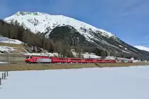 Ge 4/4 III 645  RTR  mit RE 1133 kurz vor Samedan, 08.03.2015.