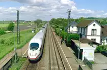 406 051 als ICE 105 (Amsterdam Centraal–K�ln–Basel SBB) am 19.05.2006 in Auggen