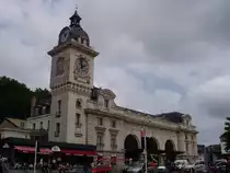 Fassade des Bahnhofes Bayonne [64] im Juli 2006.