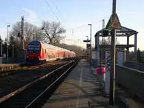 Ein RE4 von Aachen-Hbf nach Dortmund-Hbf und am Zugende ist die 111 158-2 DB kommt aus Richtung Aachen-West,Laurensberg,Richterich, und fährt durch Kohlscheid und fährt in Richtung Herzogenrath,Mönchengladbach,Neuss.
Bei schönem  Sonnenschein am Nachmittag vom 11.3.2015.