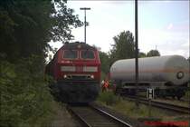 Nach einer Entgleisung eines Kesselwagens f�r Kohlenwasserstoffgas am 16.6.2003, stand BR 218 409-1 vom Werk Regensburg mit einem Hilfszug im Bahnhof Brunsb�ttel.