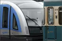 U-Bahn-Triebwagen im Wandel der Zeit -

Ein Münchner U-Bahnwagen der neuesten Generation (Typ C2) neben der ersten (Typ A) aus den 1960iger Jahren. Das Aussehen hat sich schon sehr gewandelt. 

Aufgenommen in Fröttmaning.

15.03.2015 (M)