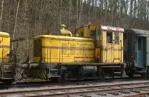 Wrack der Lok  470 - Deutz FNr. 56068/1955, Typ T4M625 R, des Sammler Walter Ley,auf der nicht mehr angeschloßene Gleisanlage am Gare du Hombourg ( Belgien). Festgehalten am 14.März 2015.