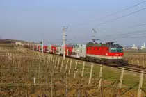 1144.265 fährt mit R-2345 im Abendlicht kurz vor Pfaffstätten am 20.3.15