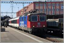 EC 195 nach München mit der 421 371-6 ist soeben in St.Margrethen eingefahren. (24.03.2015)