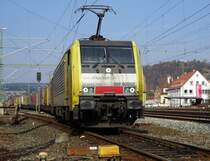 189 909 zieht am 16. März 2015 einen KLV-Zug aus Kronach in Richtung Lichtenfels heraus.