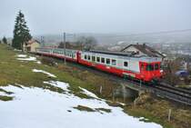 Nun hat der  Sch�lerzug -Triebwagen im Vall�e de Joux wahrscheinlich sein definitives Farbkleid bekommen. Heute, bei eher d�sterem Wetter, konnte ich den Zug bei Les Charbonni�res fotografieren. Regio 6020 bestehend aus RBDe (94 85 7) 567 174-8, B EWI 50 85 20-35 475-6 und ABt 50 85 39-33 202-6, 25.03.2015.