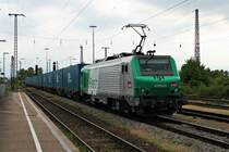 Einfahrt am 25.04.2014 von Akiem/ITL Fret tchen  437023 aus Richtung Neuenburg (Baden) mit dem DGS 40421 (Bantzenheim - Malaszewicze) in Müllheim (Baden) und fährt dierekt weiter auf die Hauptstrecke nach Freiburg.