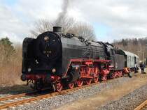 Schnellzug-Dampflok 01118//Sonderfahrt von Frankfurt/Main am 22.3.15 im Bahnhof HACHENBURG/Westerwald