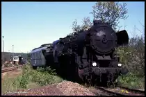 Am 2.5.1990 entdeckte ich im BW Bischofswerda die abgestellte 528007 mit einem Heizwagen am Haken.