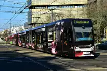 4064 trägt eine neue Ganzreklame  PUMA Ignite . 
Hier zu sehen auf der Kreuzung Aachener Str./Gürtel am 17.03.2015.

