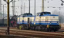 203 221 und 203 130 der D&D rangierten am 21.03.15 im Bahnhof Riesa an einen Silozug heran.
