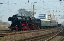 52 8177 erreicht mit ihrem Sonderzug der Berliner Eisenbahnfreunde am 21.03.15 ihr Ziel Riesa. Sie brachte eine Reisegruppe von Berlin zur Besichtigung der Nudelfabrik nach Riesa.