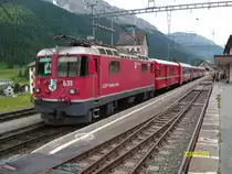 Ge 4/4 II 631 mit RE 1358 (St. Moritz - Landquart) am 23.7.2014 beim Halt in Zuoz