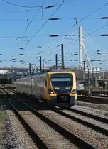 Bahnen in Portugal: Der CP Triebzug 3413 bei der Einfahrt in PORTO CAMPANHA am 25. März 2015.
Foto: Walter Ruetsch