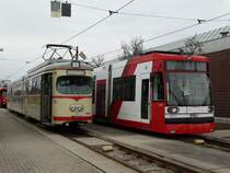 RNV 156 und RNV 2211 (Wackeldackel) am 28.03.15 in Depot Ludwigshafen im Rahmen einer IGN Sonderfahrt 